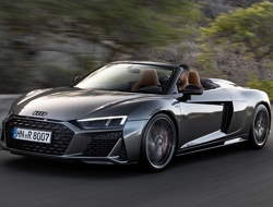 Audi R8 V10 RWD Spyder Slide